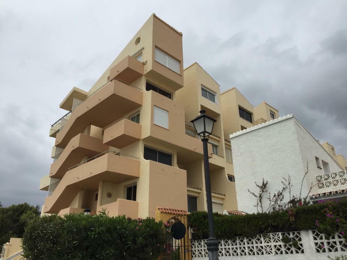 Casa Cachita-En 1ª Linea De Playa Apartment Estepona Exterior photo